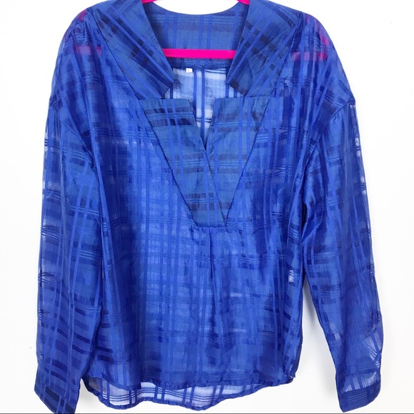 Sheer Textured Oversized V-Neck Blouse - Picture 5 of 8